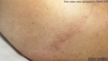 Bájos csöcsös nevelő anya recskázás közben csípte nyakon a szeximádó mostohakölykét Thumb