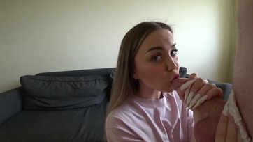 Először engedte a 18 éves kolis cicus hogy megfarkalja a fickója a popóját Thumb