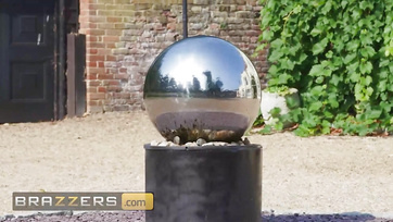 Zökkenőmentesen belecsücsült a pasas kolosszális falloszába a szőke celeb insta modell kiscsaj Thumb