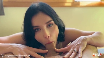 Párszor rácsaptam a ribancom formás fingójára majd felpattintottam a vastag pöcsömre Thumb