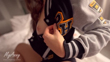 Mihelyt megfordult a nagyseggű faszhiányos bigém bedugtam a dárdámat a fenséges nunikájába Thumb