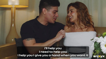 Nyelvezés közben lekerült a ruha a kívánatos lánykáról majd ráhajolt a fickója eres pöcsére Thumb