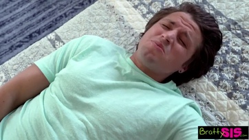 Sikerült rádumálnia a tüneményes mostohahúgicáját hogy oboázzon egyet a dagadó dákóján Thumb