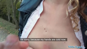 A kápé láttán hangulata támadt dugni egy fergetegeset az ismeretlen utca ügynökkel a természet lágy ölén Thumb