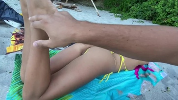 Az első menetben szélsebesen elélveztem de aztán még egyszer rápattintottam a pöcsömre a cicát Thumb